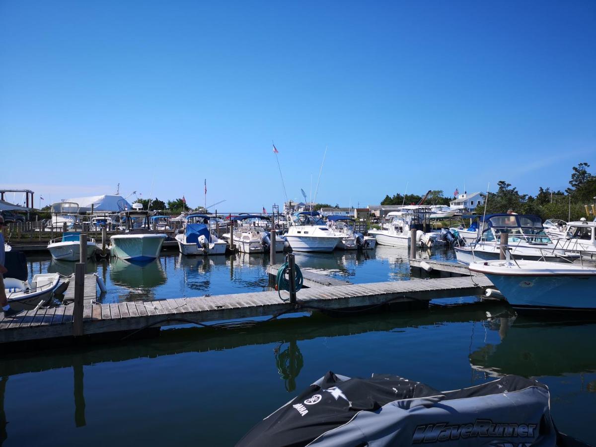 Bay Watch Hotel And Marina Hampton Bays Exterior photo