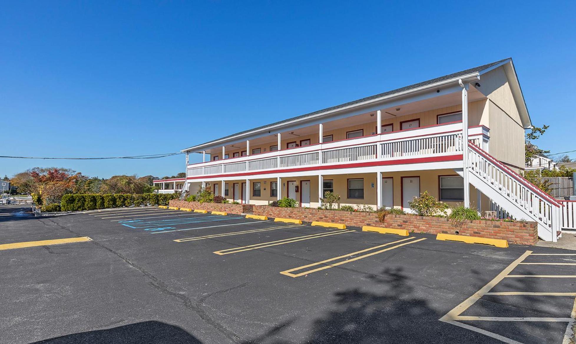 Bay Watch Hotel And Marina Hampton Bays Exterior photo